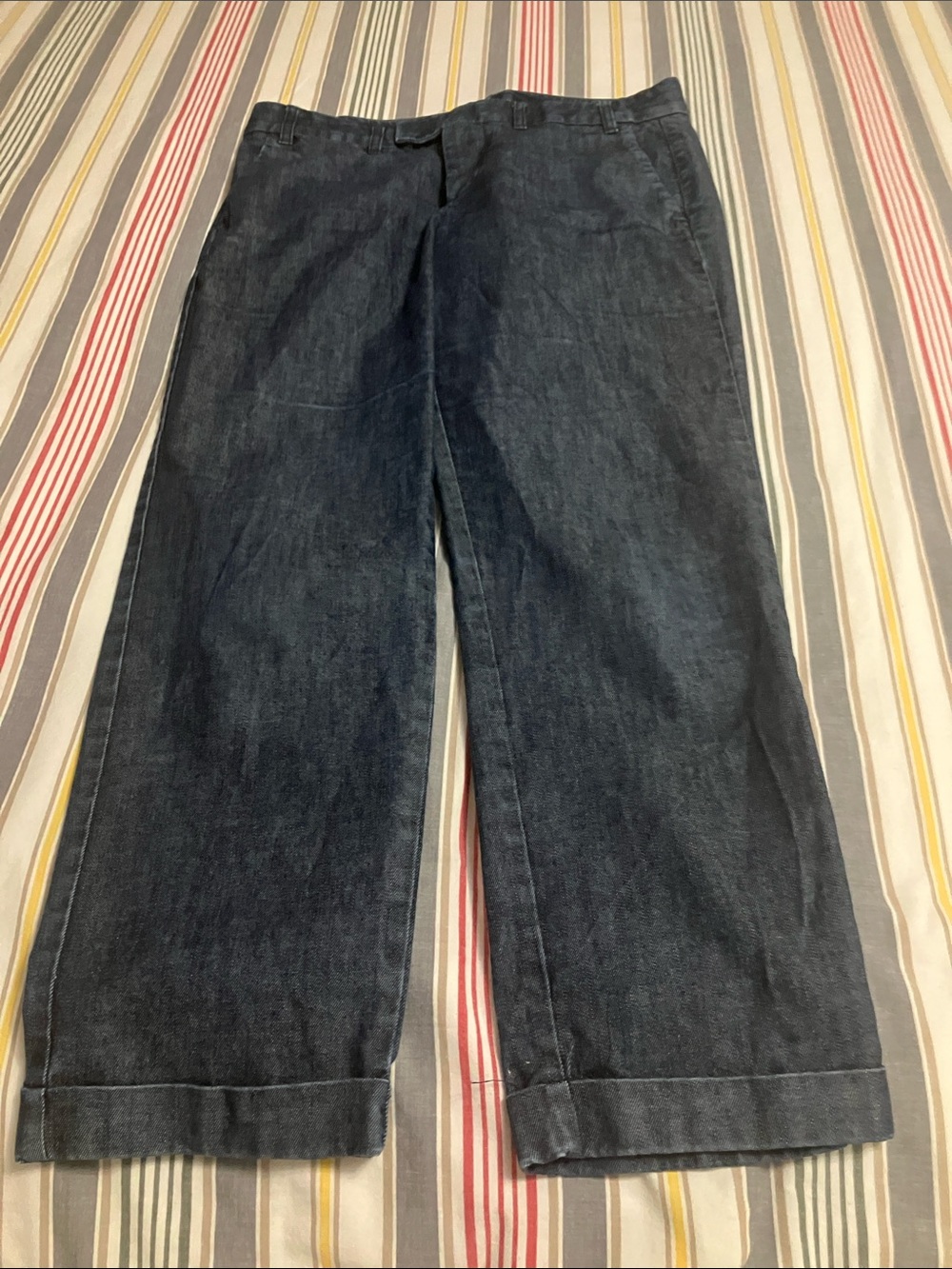 Gap size 2 capris with cuff